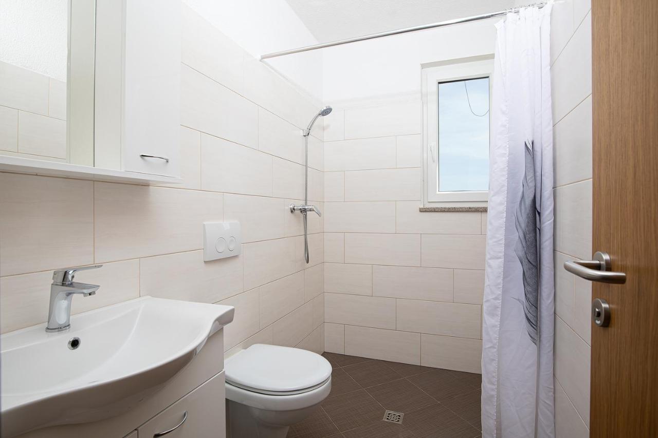 Apartmani Mirna Luka Pomer Luaran gambar