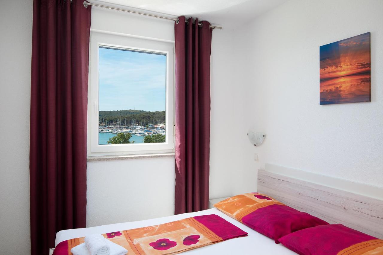 Apartmani Mirna Luka Pomer Luaran gambar