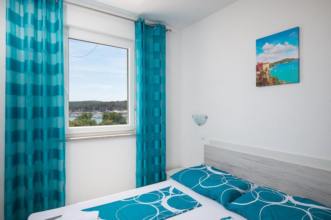 Apartmani Mirna Luka Pomer Luaran gambar