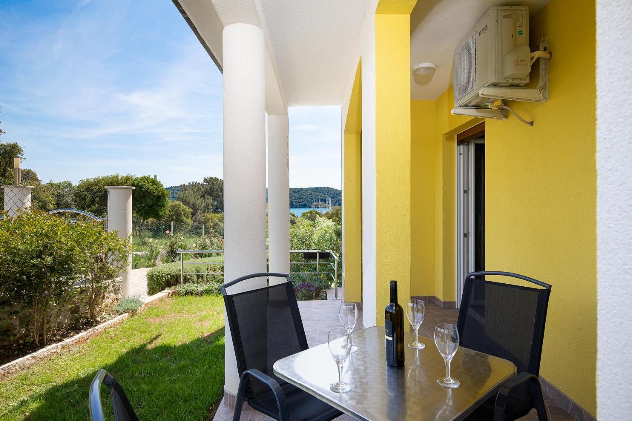 Apartmani Mirna Luka Pomer Luaran gambar