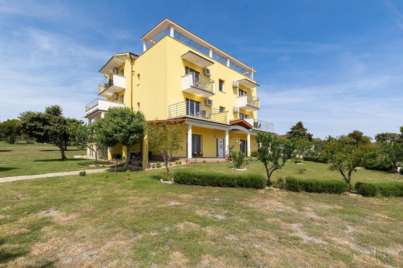 Apartmani Mirna Luka Pomer Luaran gambar