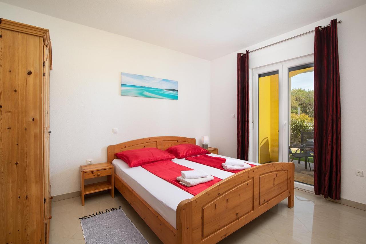 Apartmani Mirna Luka Pomer Luaran gambar