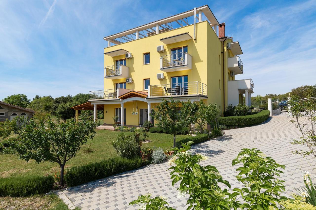 Apartmani Mirna Luka Pomer Luaran gambar