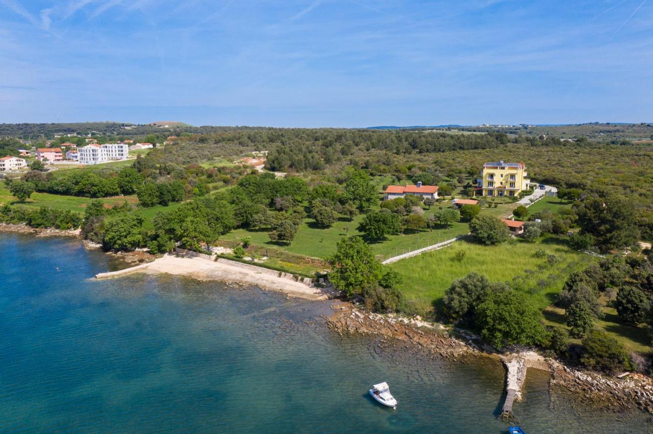 Apartmani Mirna Luka Pomer Luaran gambar